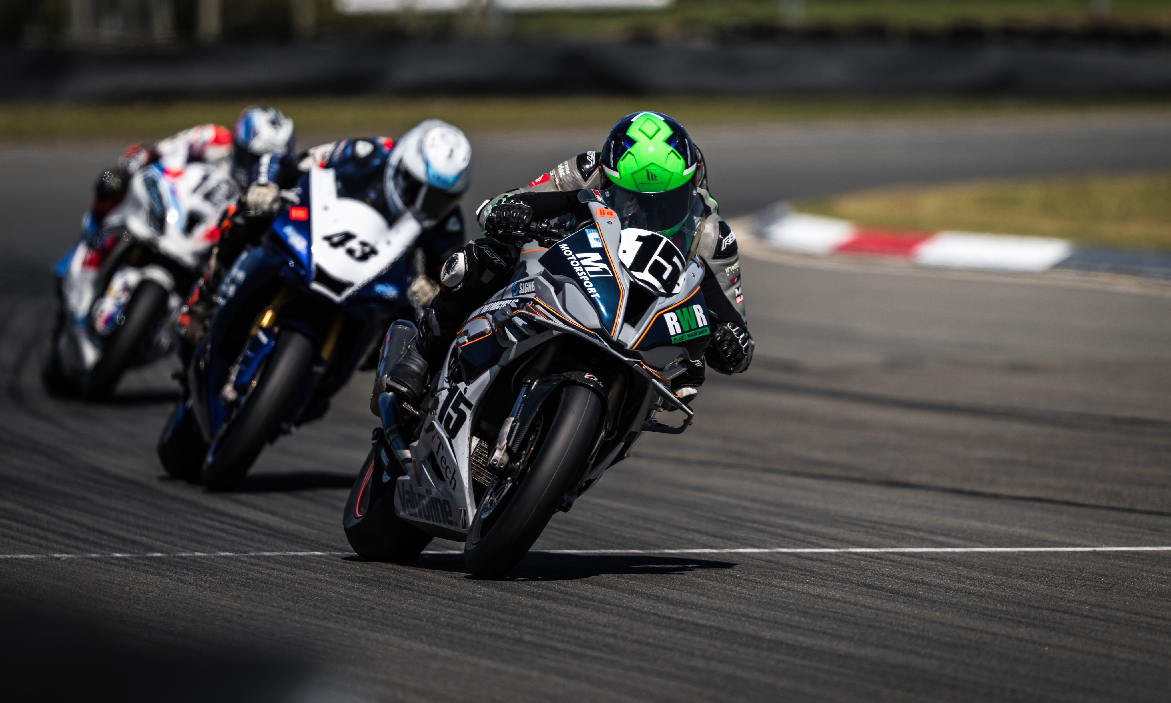 NZSBK MEDIA RELEASE: NZSBK Championship heats up at halfway stage