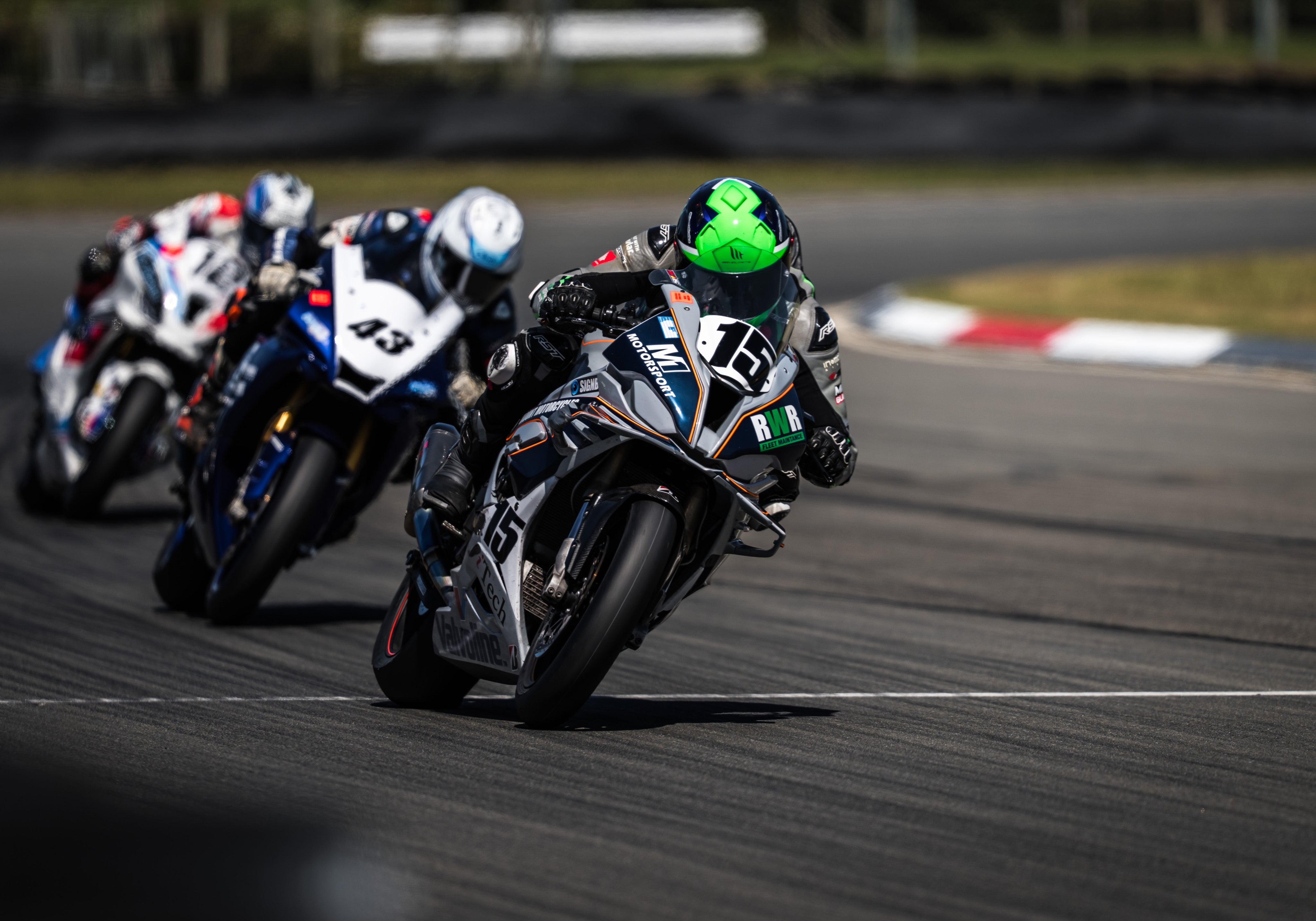 NZSBK MEDIA RELEASE: NZSBK Championship heats up at halfway stage